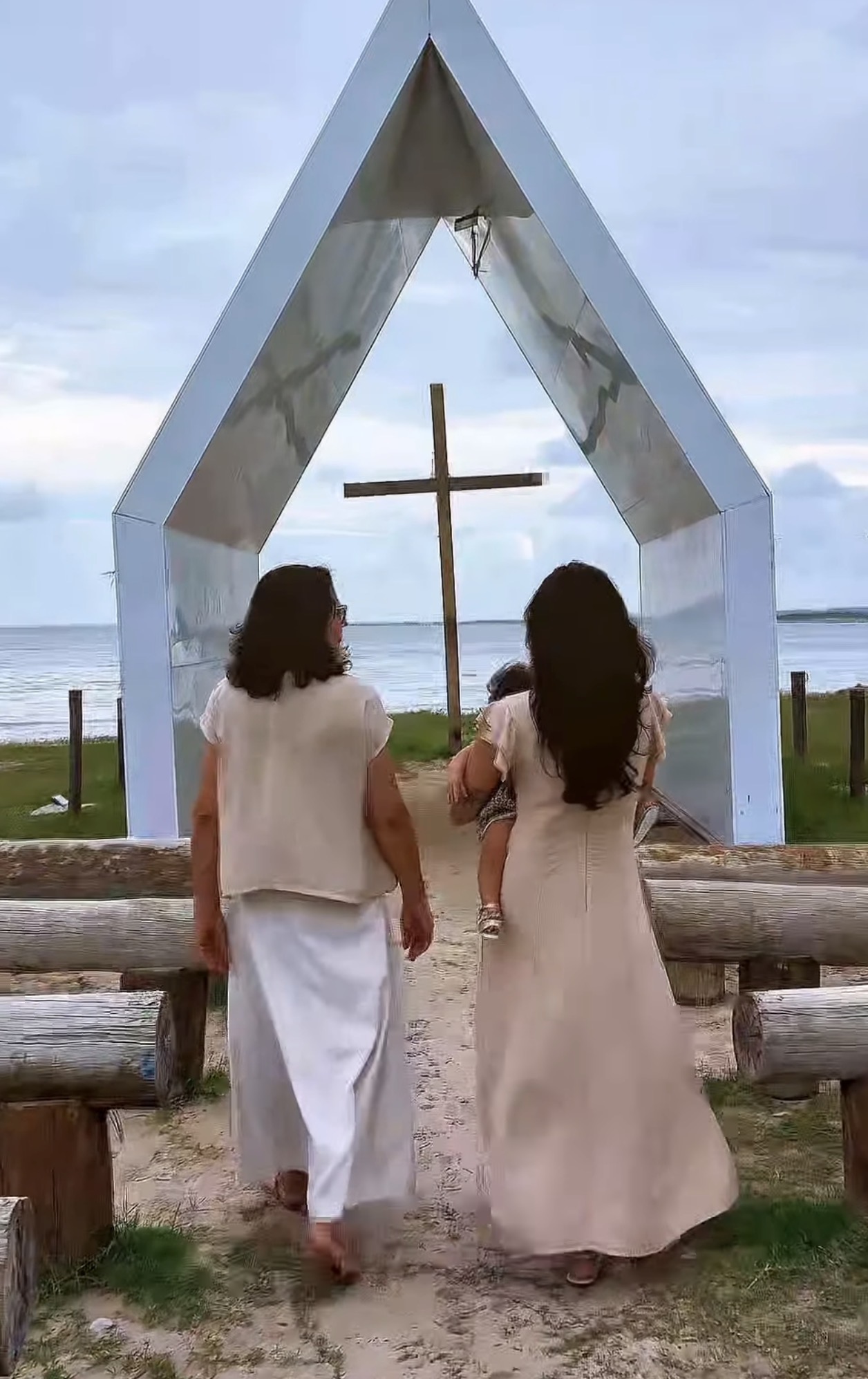 Marília e Selma com terços da Fio Sagrado